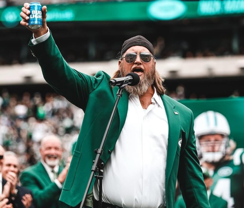 Heartbreak in the NFL: Jets Great Nick Mangold Passes Away at 41 After Kidney Battle, Days After Doug Martin’s Tragic Death 36